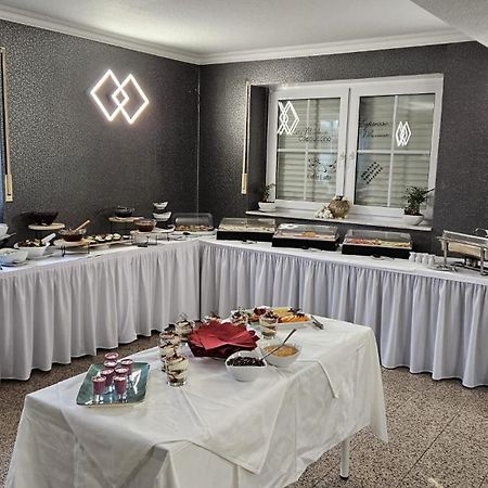 Dua Hotel Sarstedt Exterior photo