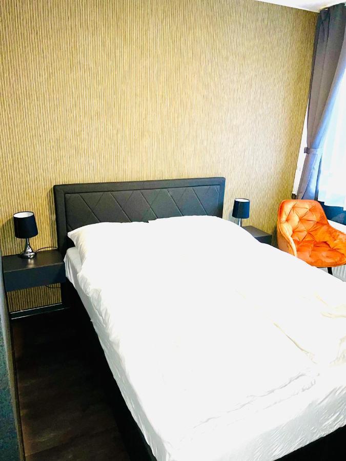 Dua Hotel Sarstedt Exterior photo