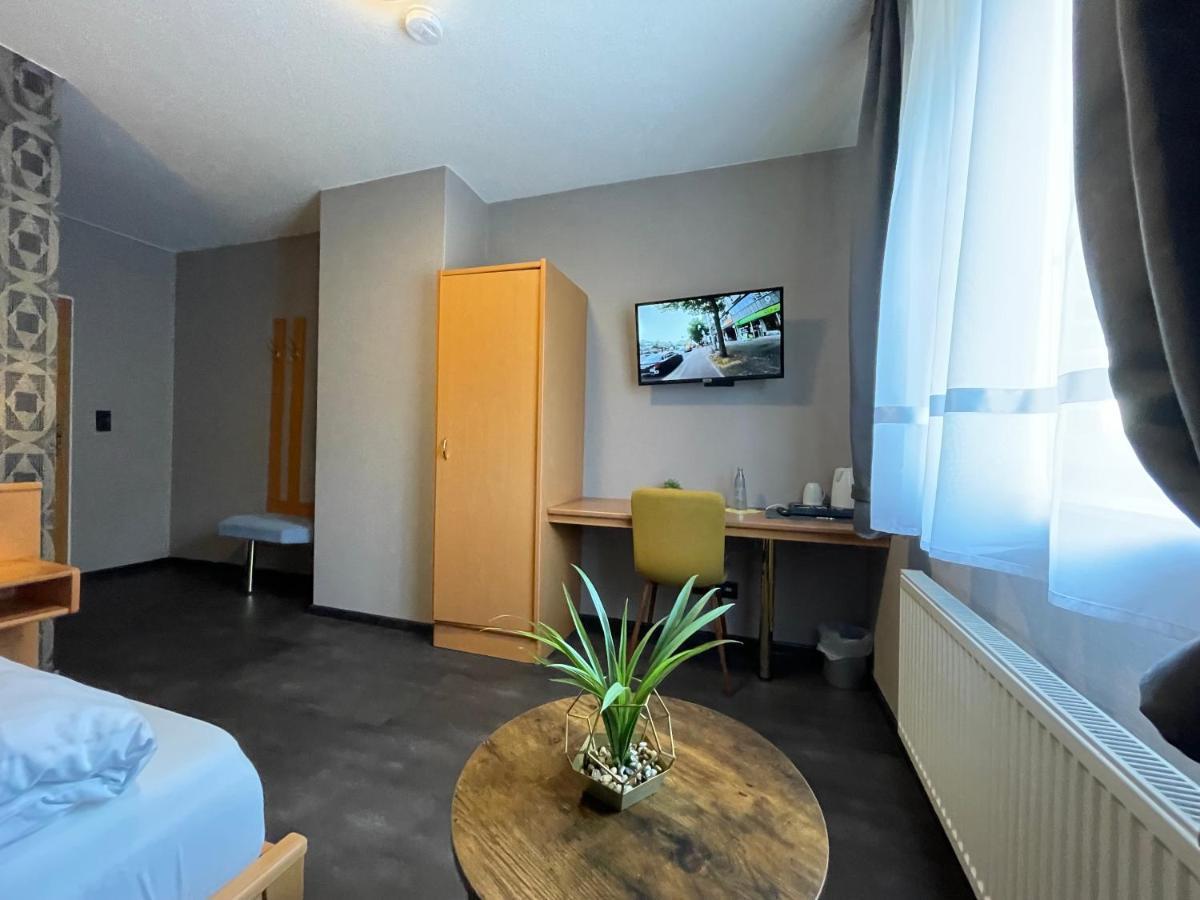 Dua Hotel Sarstedt Exterior photo