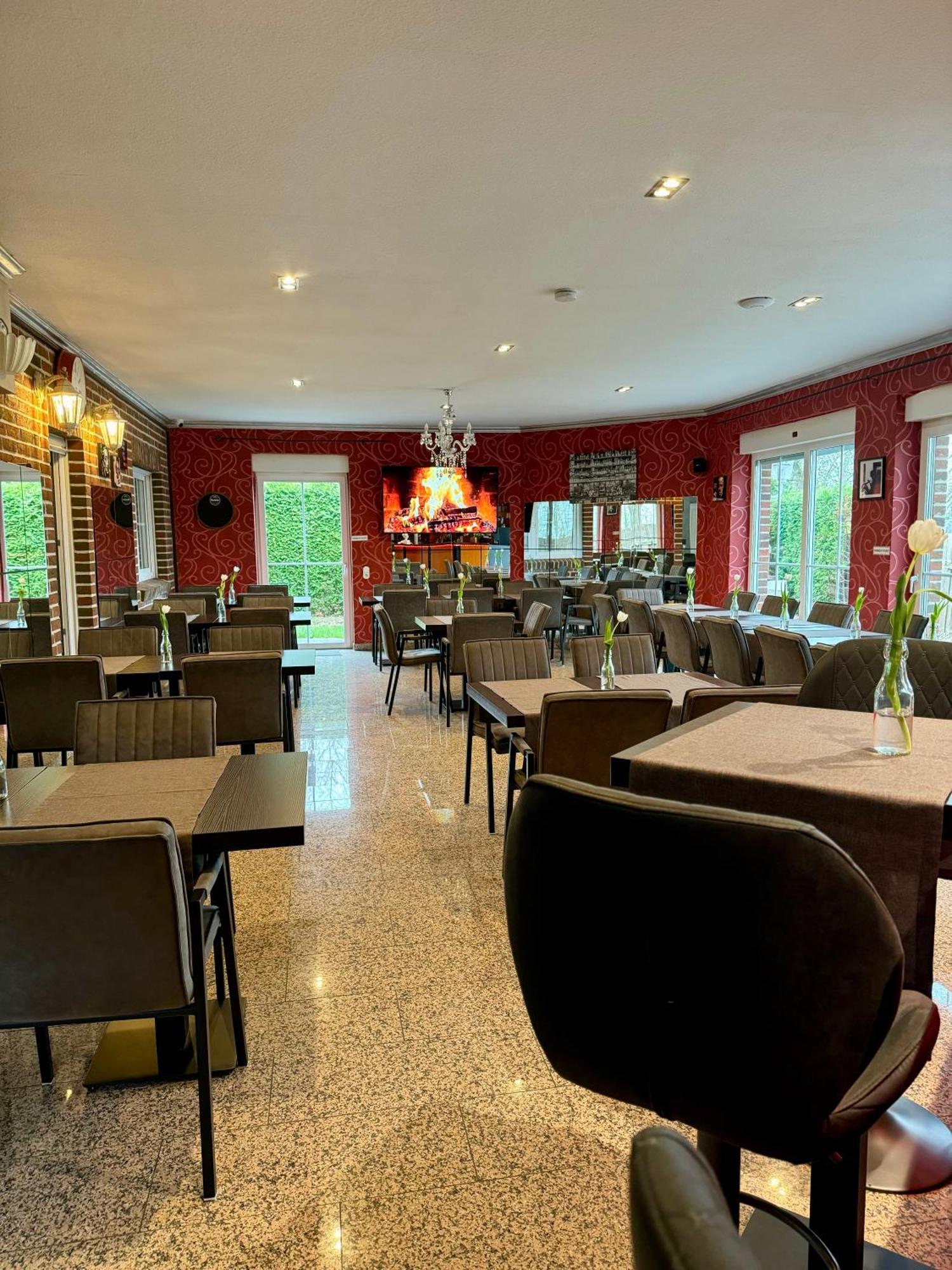 Dua Hotel Sarstedt Exterior photo